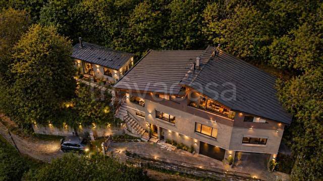 casa indipendente in vendita a Cuasso al Monte