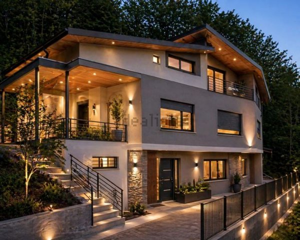 casa indipendente in vendita a Cuasso al Monte