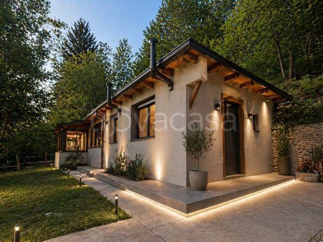 casa indipendente in vendita a Cuasso al Monte