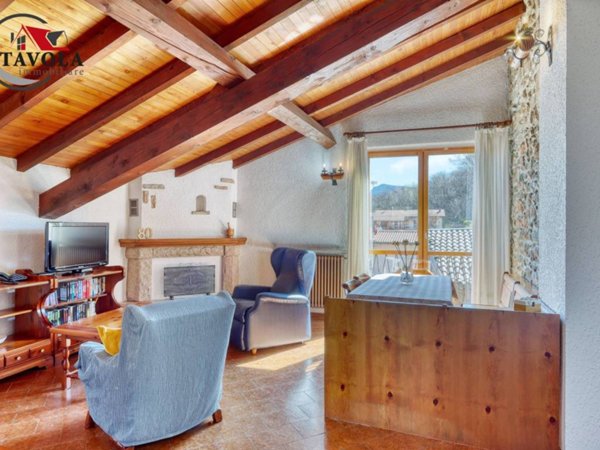 casa indipendente in vendita a Cuasso al Monte in zona Cavagnano