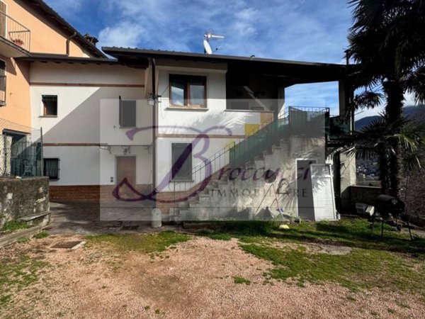 casa indipendente in vendita a Cuasso al Monte in zona Cuasso al Piano