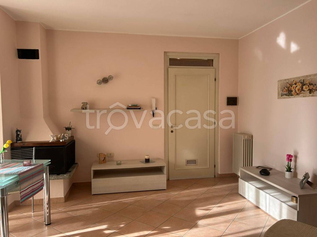 appartamento in vendita a Cuasso al Monte in zona Cuasso al Lago