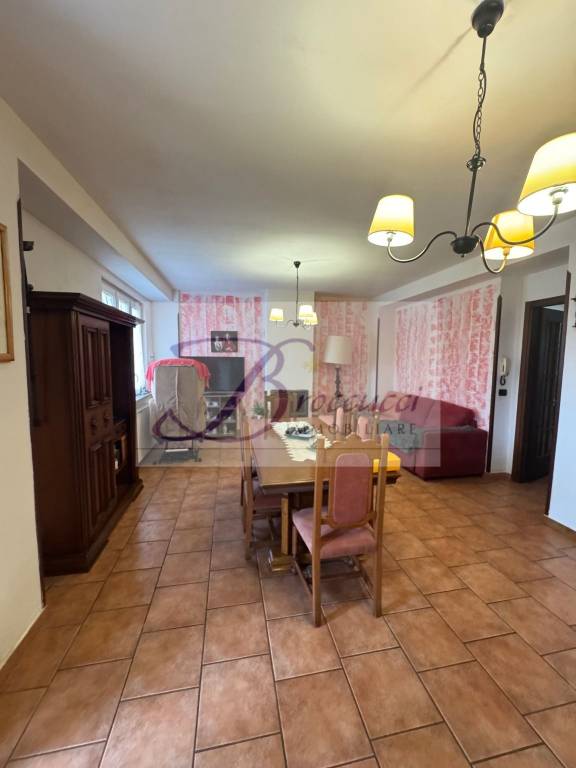 appartamento in vendita a Cuasso al Monte in zona Cuasso al Piano