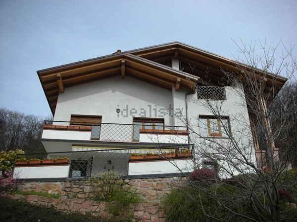 casa indipendente in vendita a Cuasso al Monte in zona Cavagnano