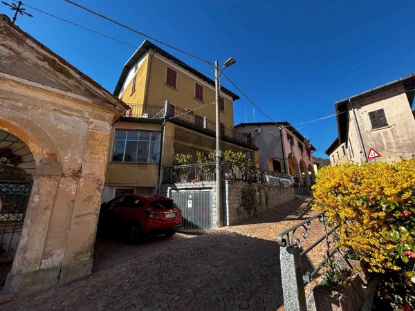 appartamento in vendita a Cuasso al Monte in zona Cuasso al Lago