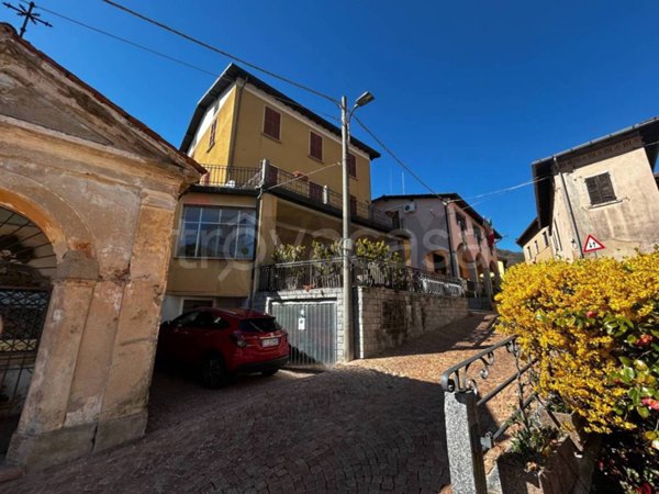 appartamento in vendita a Cuasso al Monte in zona Cuasso al Lago
