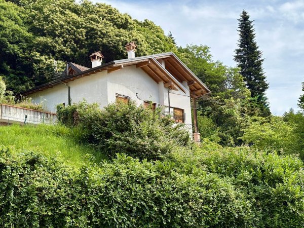 casa indipendente in vendita a Cuasso al Monte in zona Cavagnano