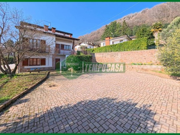 casa indipendente in vendita a Cuasso al Monte in zona Cuasso al Lago