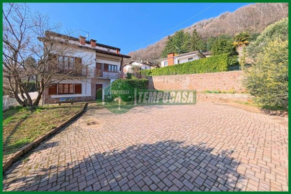 casa indipendente in vendita a Cuasso al Monte in zona Cuasso al Lago