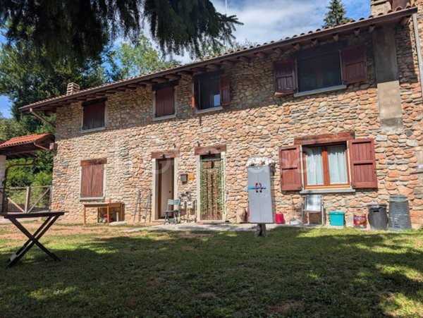 casa indipendente in vendita a Cuasso al Monte