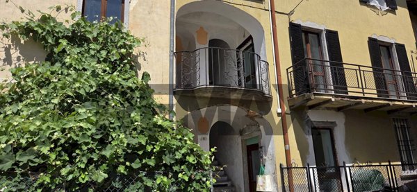 casa indipendente in vendita a Cuasso al Monte