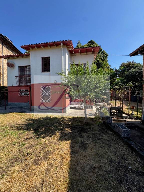 casa indipendente in vendita a Cuasso al Monte in zona Cuasso al Piano