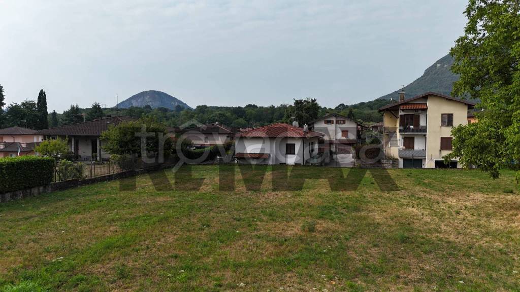 terreno in vendita a Cuasso al Monte in zona Cuasso al Piano