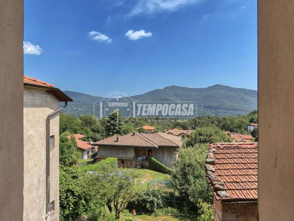 appartamento in vendita a Cuasso al Monte in zona Cuasso al Lago