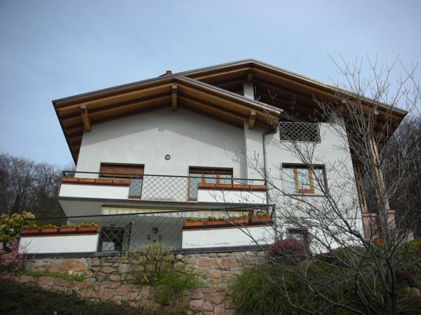 casa indipendente in vendita a Cuasso al Monte in zona Cavagnano