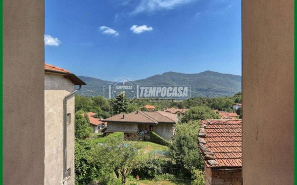 appartamento in vendita a Cuasso al Monte in zona Cuasso al Lago