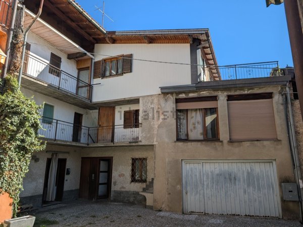 appartamento in vendita a Cuasso al Monte in zona Cuasso al Piano