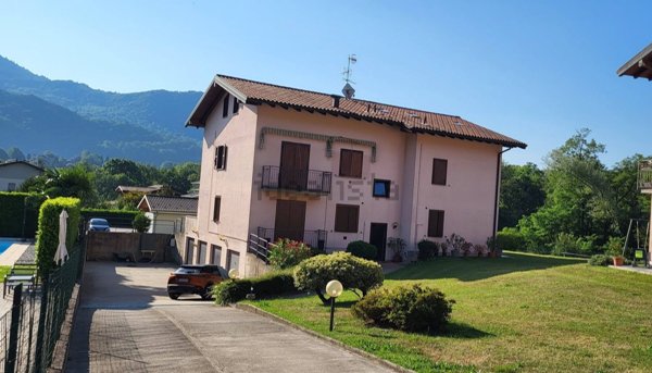 appartamento in vendita a Cuasso al Monte in zona Cuasso al Piano