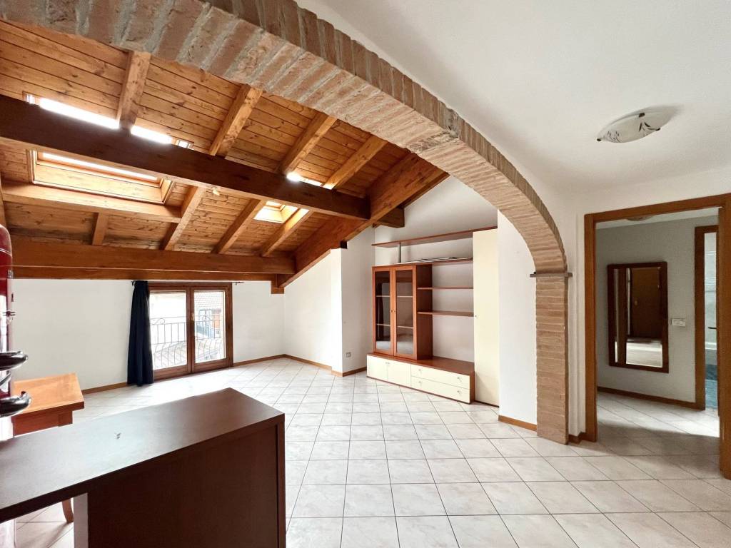 appartamento in vendita a Cuasso al Monte in zona Cuasso al Piano
