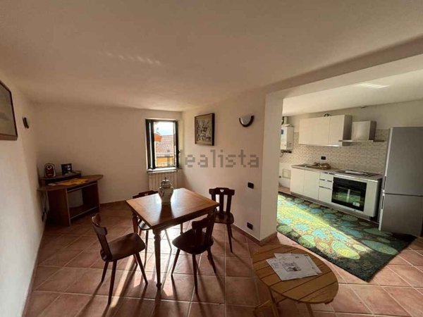 appartamento in vendita a Cuasso al Monte in zona Cuasso al Lago