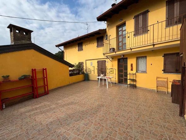 appartamento in vendita a Cuasso al Monte in zona Cuasso al Lago