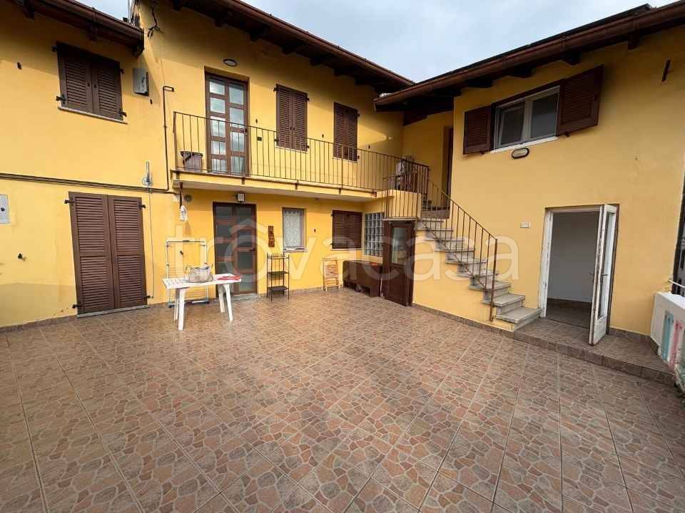 appartamento in vendita a Cuasso al Monte in zona Cuasso al Lago