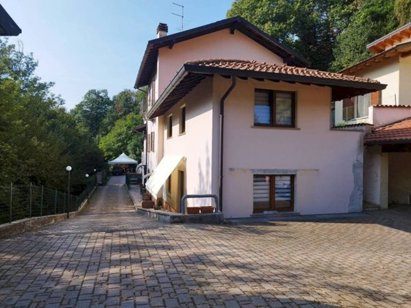 appartamento in vendita a Cuasso al Monte in zona Cuasso al Piano