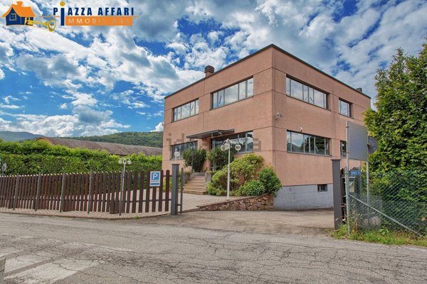 casa indipendente in vendita a Cunardo