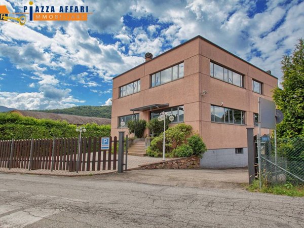 casa indipendente in vendita a Cunardo