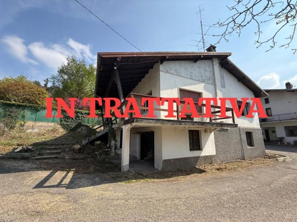 casa indipendente in vendita a Cunardo