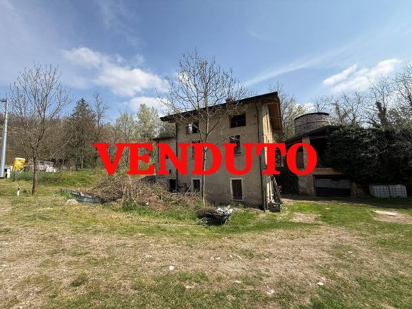 casa indipendente in vendita a Cunardo in zona Fornaci