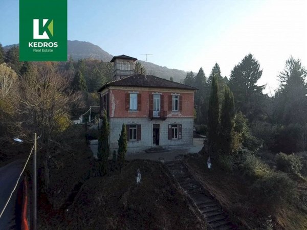 casa indipendente in vendita a Cunardo
