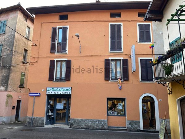 casa indipendente in vendita a Cunardo