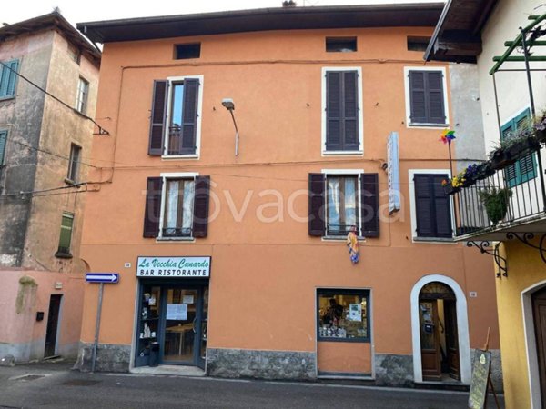 casa indipendente in vendita a Cunardo