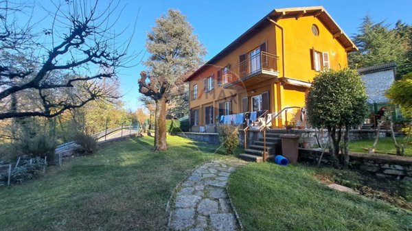 casa indipendente in vendita a Cunardo