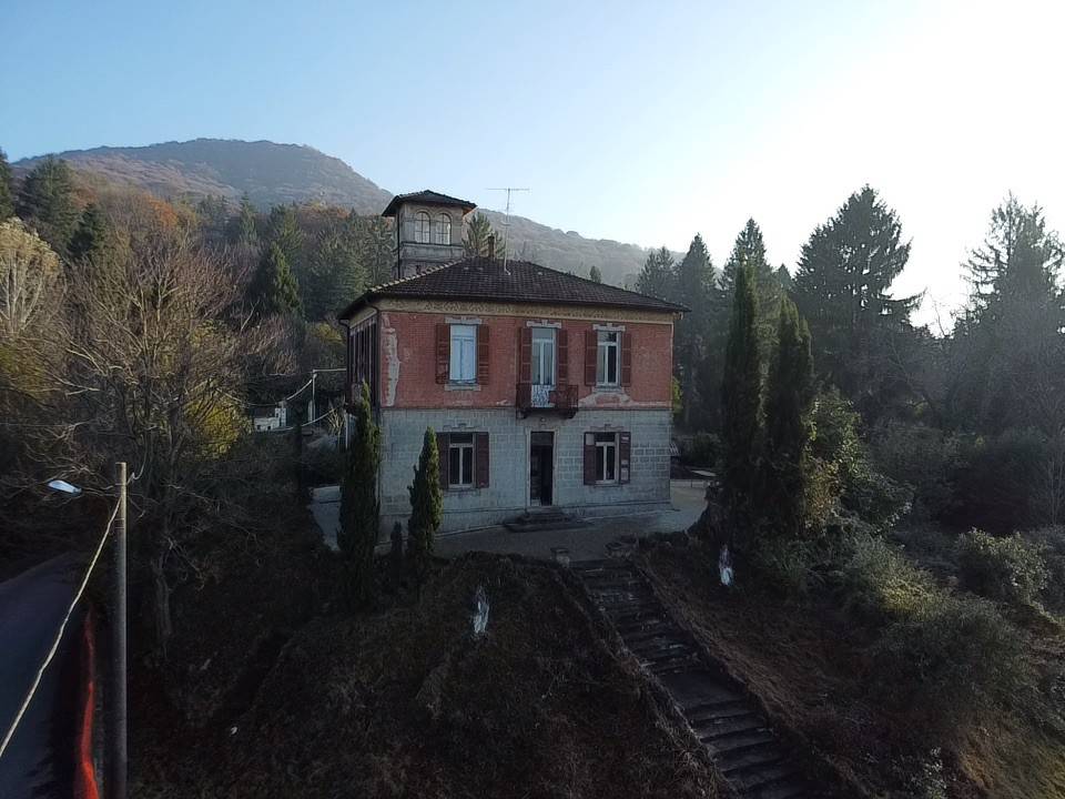 casa indipendente in vendita a Cunardo in zona Riano