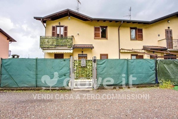 casa indipendente in vendita a Cunardo