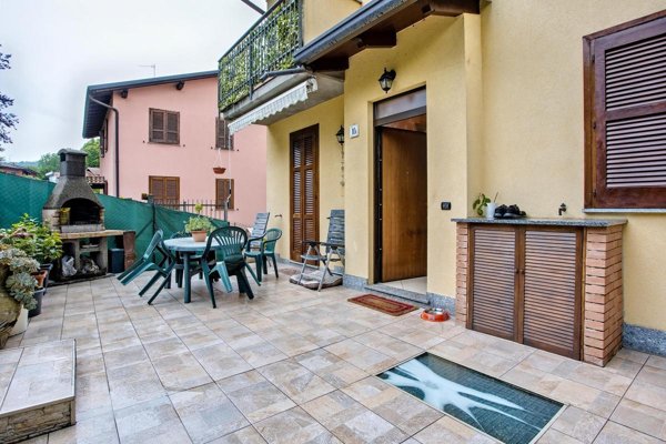 casa indipendente in vendita a Cunardo
