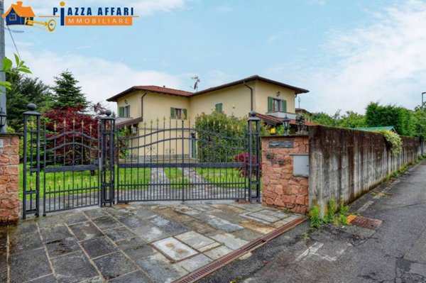 casa indipendente in vendita a Cunardo