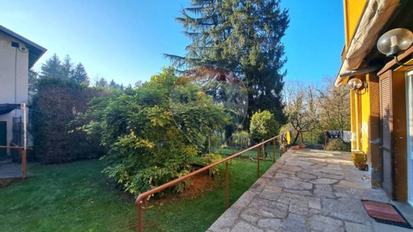 casa indipendente in vendita a Cunardo