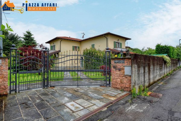 casa indipendente in vendita a Cunardo