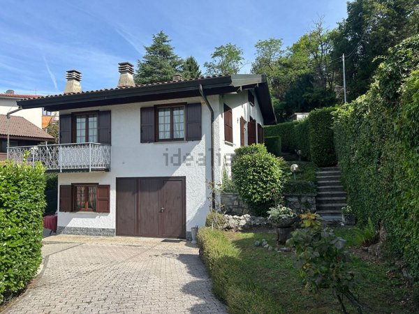 casa indipendente in vendita a Cunardo