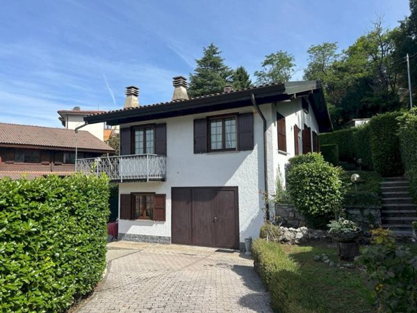 casa indipendente in vendita a Cunardo