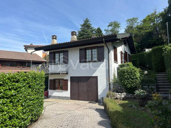 casa indipendente in vendita a Cunardo