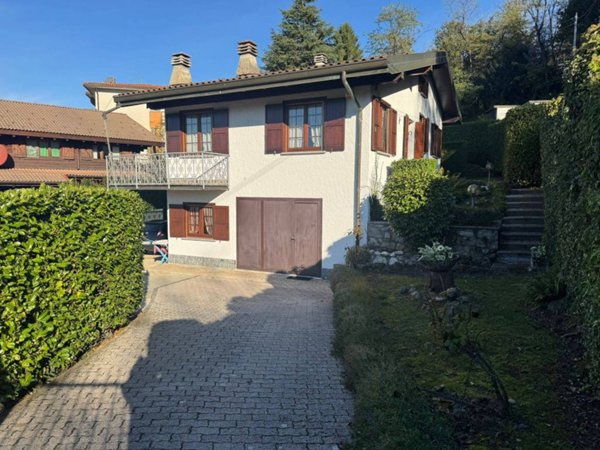 casa indipendente in vendita a Cunardo