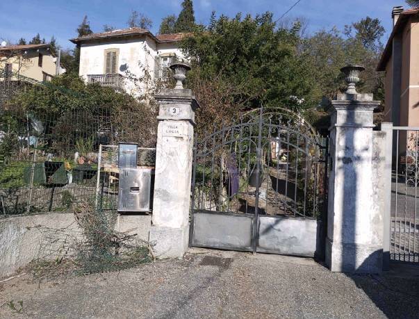 casa indipendente in vendita a Cunardo