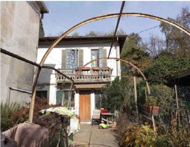 casa indipendente in vendita a Cunardo