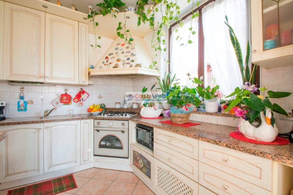 casa indipendente in vendita a Cunardo