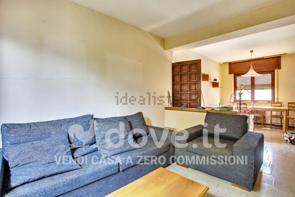 casa indipendente in vendita a Cunardo