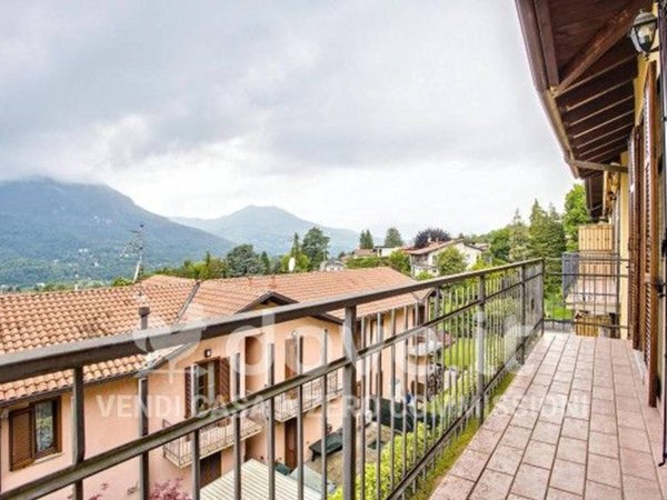 casa indipendente in vendita a Cunardo